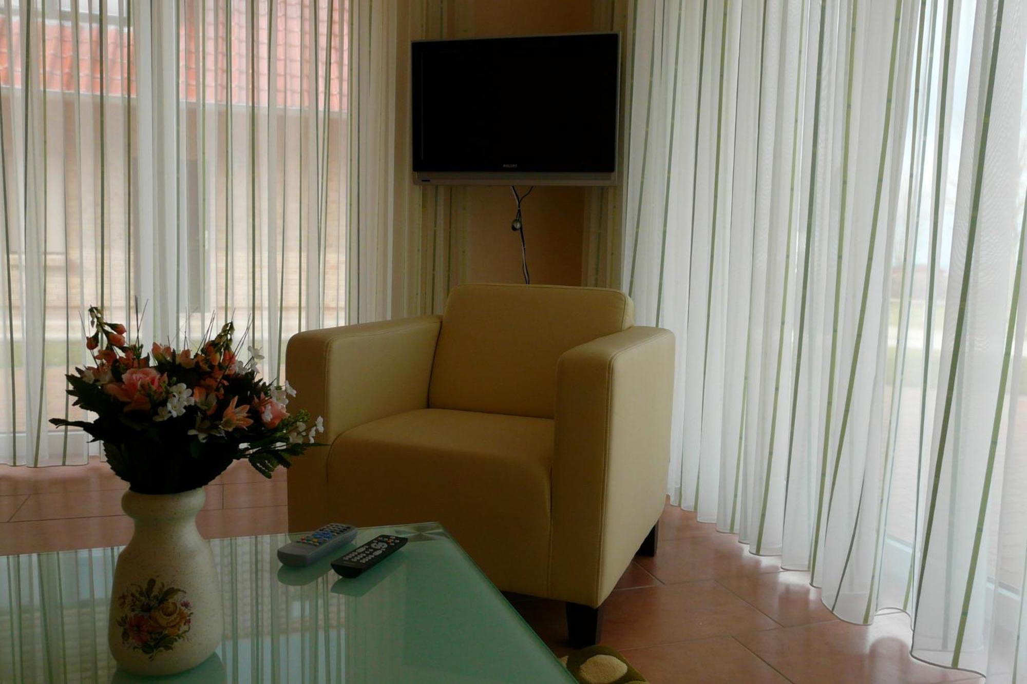 Ferienhaus Direkt An See & Strand 高恩莱宾 外观 照片